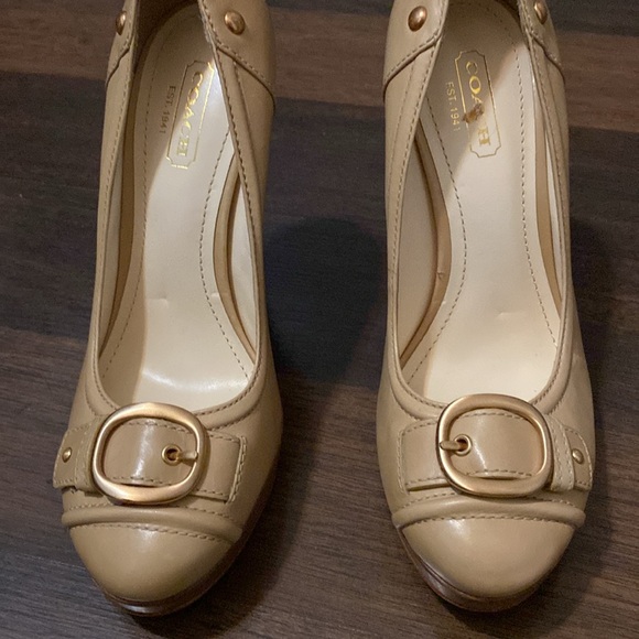 NWOT COACH High Heel Pumps Size 6B - Picture 15 of 16